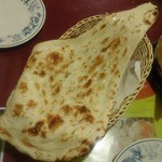 カラチの空 - マトンコルマに付いてくるナン