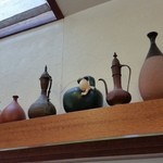 海の塔 - 屋内には陶器も飾られていました