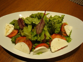 RUBATO - 軽井沢産アメーラトマトとチーズのサラダ