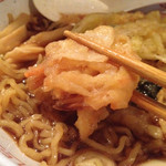 男そば 連獅子 - 持ち込み品のかき揚げ
      スープとの相性はバッチリ(^ ^)