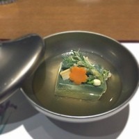三田ばさら 本店 - 懐石料理の主体となる煮物椀。蓋には切り吹きをあてて、開けたかどうかが分かるようになってました。