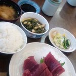 一力 - 大きな刺身がいっぱい！鮪刺身定食