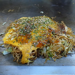 Okonomiyaki Hidesan - 野菜・肉・卵 そば入り（ソース少なめ）