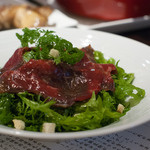 ステーキハウス 听 - 熟成肉の生ハムと香草のサラダ