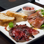 ステーキハウス 听 心斎橋店 - 熟成肉のオードブル三種盛り