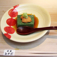 祇園おかだ - お通し。よもぎ豆腐と生うに