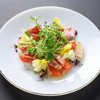 こだわりの素材を使用した自慢の料理