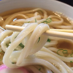 はまもと - 2015.4.26　うどん・リフト！見た目にもキレイなうどんです。
      本格的な讃岐手打ちうどんはエッジが効いててコシがあります。
      