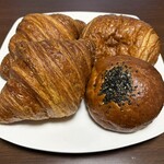 ぼくと私のクロワッサン - 料理写真:ぼくのクロワッサン・私のパンオショコラ・ぼくのあんぱん