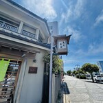 島彦本店 - 駅前観光地なので歩道が広い　BUT ！　
暑いので歩道はノーバディでしたが