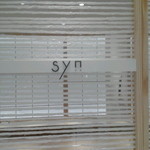 丸八製茶場 syn - ロゴ