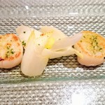 ル カフェドゥ ジョエル・ロブション 日本橋高島屋店 - 帆立貝　レモンの香るアンディーヴのサラダと共に