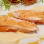 ル カフェドゥ ジョエル・ロブション 日本橋高島屋店 - 大山胸肉　しっとり仕上げ、新玉葱のピュレと新じゃが芋を添えて