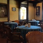 珈琲歌劇 - チューダー様式の内装