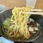 お食事処 モルパ - 醤油ラーメンの麺