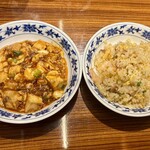 横浜中華街 重慶飯店 - マーボー豆腐、五目入りチャーハン