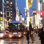 レストラン ファロ 資生堂  - 銀座大通りにはバスは連なっていました