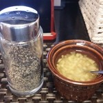 らぁ麺 飛鶏 - 新しく加わった調味料(201504)