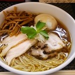 らぁ麺 飛鶏 - 鶏そば６７０円、大盛１００円、全部のせ２５０円(201504)