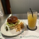 KRAFT BURGER - ハンバーガーとマンゴージュース❤︎