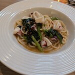 カプリモーネ - 料理写真:イカとほうれん草の醤油バター649円