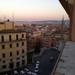 InterContinental - 部屋からの眺め。トリニタ・デイ・モンティ（Chiesa della Trinit dei Monti）教会側からのローマ市街