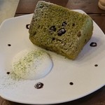 リトルフォートコーヒー - 抹茶と甘納豆のシフォンケーキ（単３５０円）です。２０１５年３月