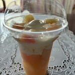 ミニストップ - ドリンク写真:得盛白桃パフェ(810円)