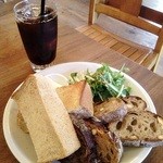 パーラー江古田 - トーストセット（テーブル席にて。初めて
      伊予柑ピールとアーモンドのコンプレを食べました♪）