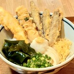 さぬきうどん まめ哲 - 自慢の天ぷらがドーンと３種の｢トリオ｣