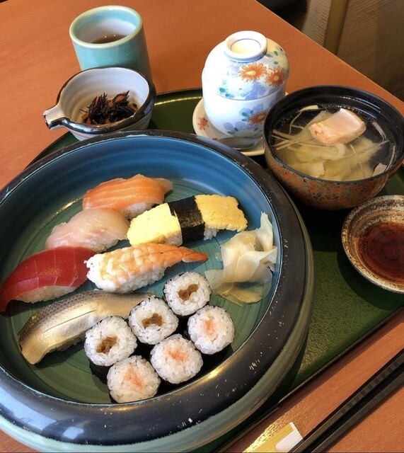 活魚・すし・和食処 やま文