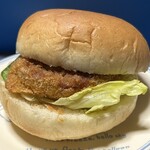 みやもとワッフル - ハンバーガーとは言ってもメンチカツがこちらのパターンです(o･∇︎･o)