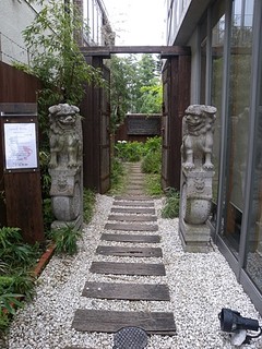 千年茶館 - シーサーがお出迎え