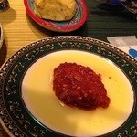 ラジュール - スパイスの入ったパンと、パンにつけるディップ