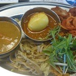 Supaishi- Tandoru - 2014/01/20 12:50訪問　おかわりは、野菜カレー、卵カレー、などなど。