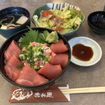 すし屋 赤兵衛 - 料理写真:ねぎとろ鉄火丼  お吸い物付き ・茶碗蒸し、サラダセット