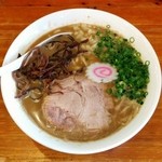 麺屋 菜々兵衛 本店 - 煮干とんこつラーメン＋大盛（800円）