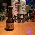 かくれが ごりごり - キャップをコンコンとテーブルで叩いて乾杯するスタイルが定番で、「飲み会や二次会のテンションを一気に上げる楽しげなショット酒」として大人気です。