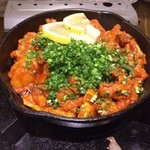 くつろぎ屋台 万作 - ホルモン鉄板