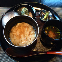 有馬 華暦 エクシブ有馬離宮 - 湯葉餡掛け筍ご飯
                
                竹炭うどんかどちらか選べます。