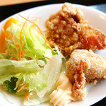 赤竜 加古町店 - 麺にセットできる鶏唐揚げミニ（小鉢付き）