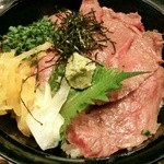 肉バル SHOUTAIAN - 和牛炙り鉄火丼アップ！