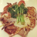 レストラン アラジン - 茹でたてのオマール海老とジロール茸・黒ラッパ茸のソテー　パートフレッシュをアメリケーヌソースで