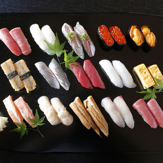 We are proud of our jewel-like sushi, which is sure to get a lot of cheers.