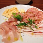 かみしゃくダイニング - 生ハムの盛り合わせ