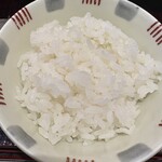 かどや - お櫃に入ったご飯は、軽く2膳分くらい。