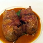レストラン アラジン - 鶉のキノコとワイルドライス詰めロースト、カレー風味ソース