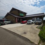 KISSA FREE×FREE - 店舗外観、駐車場