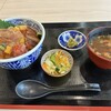 鮨ト酒 春田屋 - 8種の彩り海鮮丼