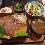 丸明 - 料理写真:最とびヒレステーキ重